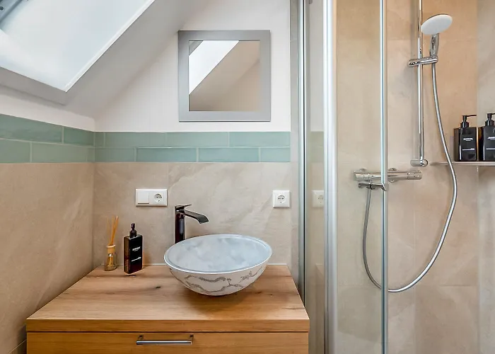 Namaste Homes - - Altstadt - 2 Schlafzimmer *